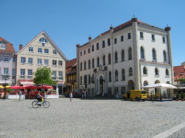 Marktplatz mit Rathaus